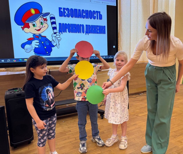 День безопасности дорожного движения в летнем пришкольном лагере.